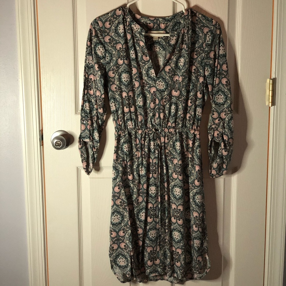 Size XS Love Outlet lightweight floral dress